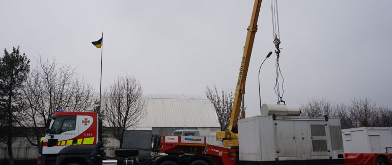 Закарпатські рятувальники отримали генератор потужністю 630 кВт з Словаччини