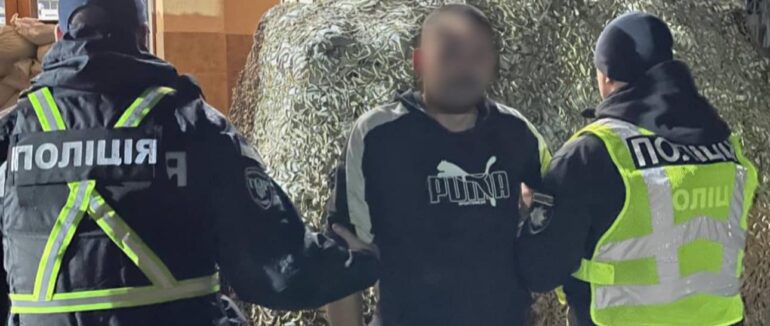 В Ужгороді затримали п’яного чоловіка, який намагався вдертися до чужого будинку