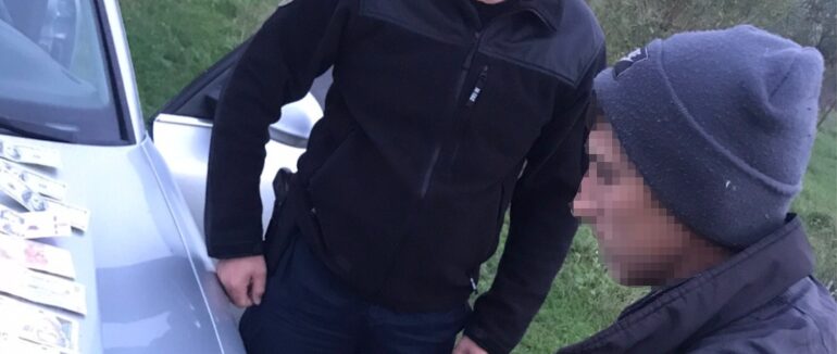 Двоє організаторів незаконного переміщення військовозобов’язаного через державний кордон опинилися на лаві підсудних