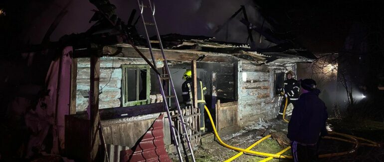 У Рахові на пожежі виявили тіло чоловіка
