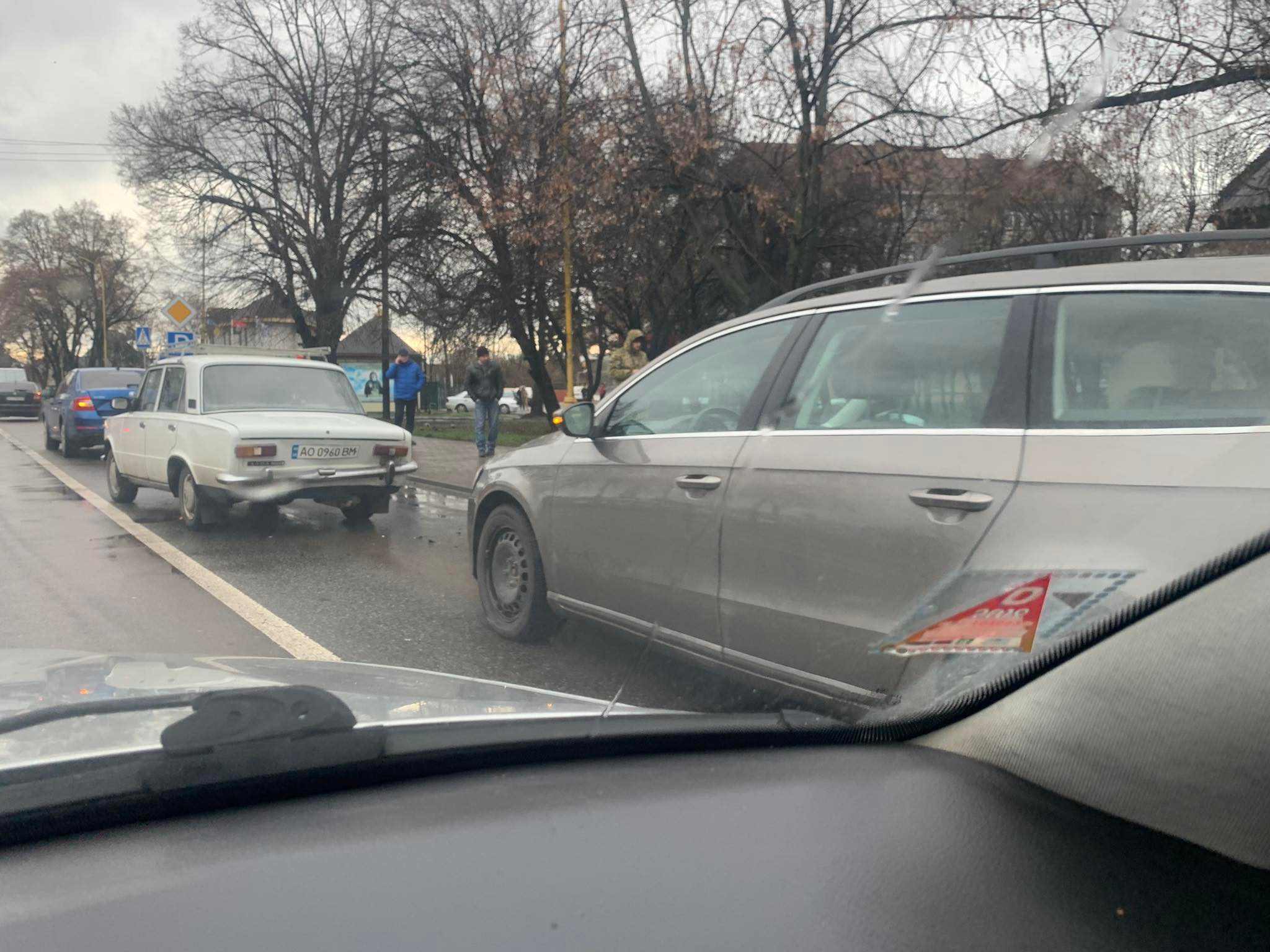 В Ужгороді трапилася потрійна ДТП: на місці події поліція