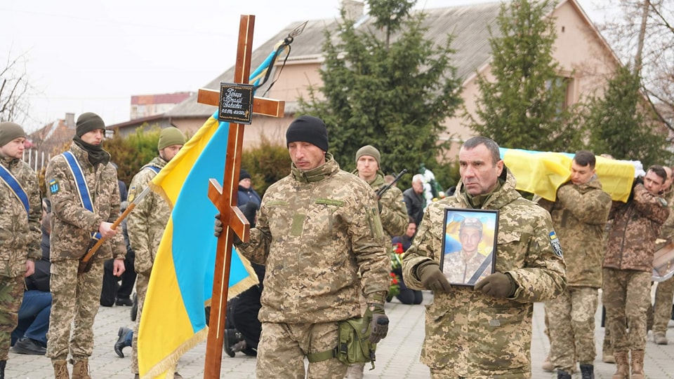 У Мукачеві попрощалися із полеглим Героєм Віталієм Курицею