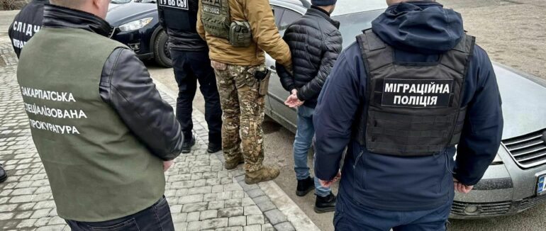 Забезпечував гідрокостюмами: на Тячівщині затримали переправника військовозобов’язаних
