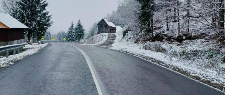 Всю ніч снігоприбиральна техніка працювала на перевалах Закарпаття