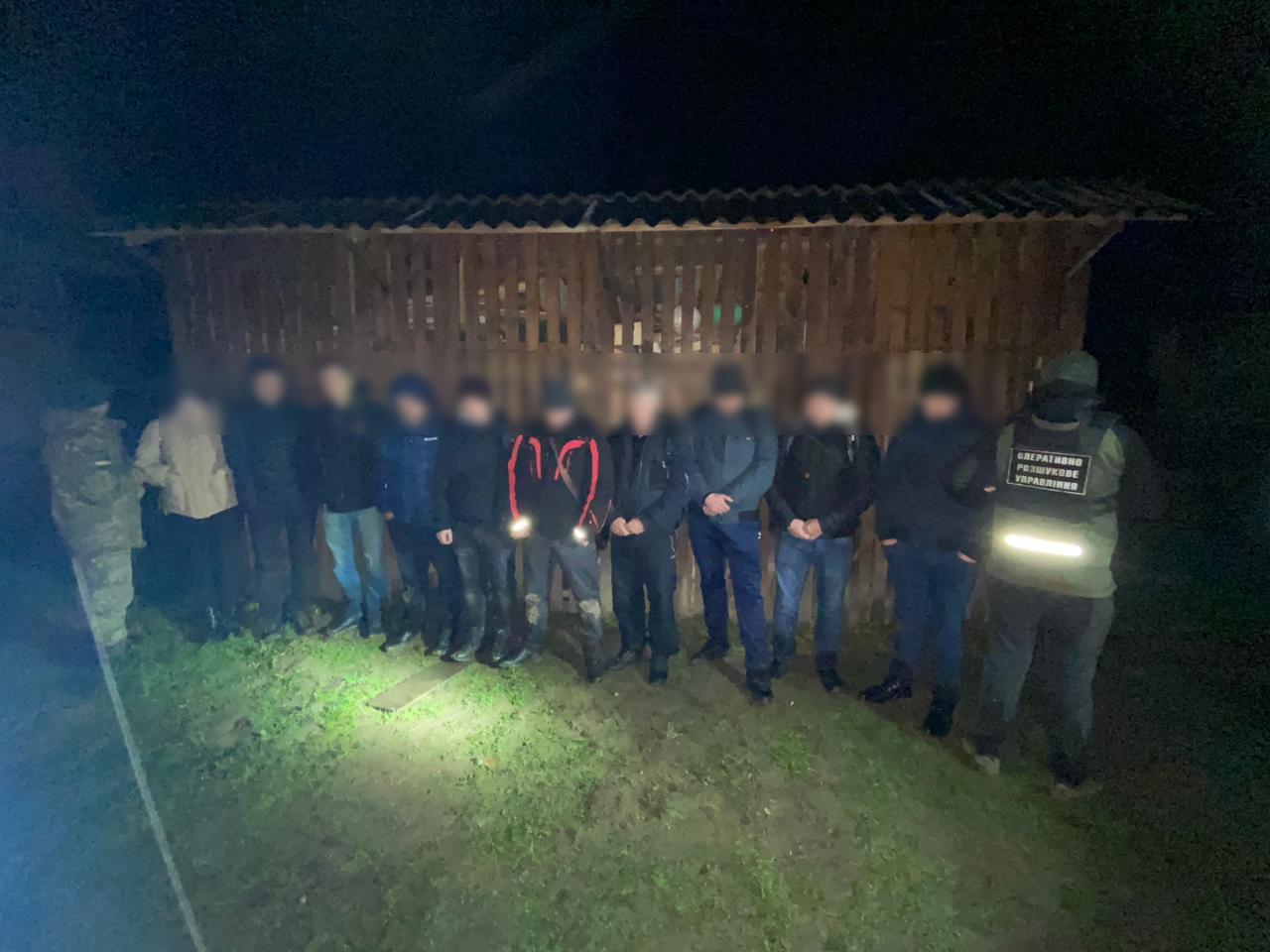 На Закарпатті місцева мешканка намагалася незаконно переправити 9 призовників