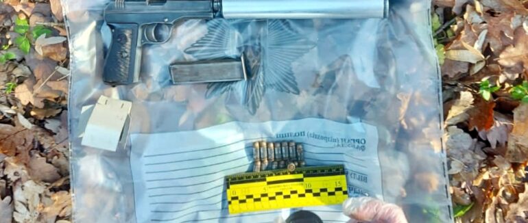 33 річного раніше судимого ужгородця затримали за торгівлю зброєю