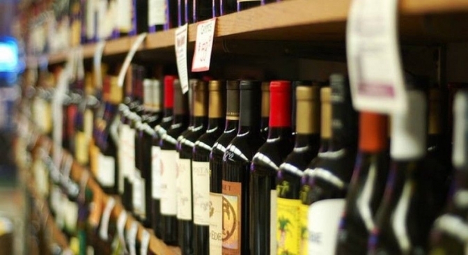 В Україні хочуть заборонити продавати сигарети та алкоголь за готівку