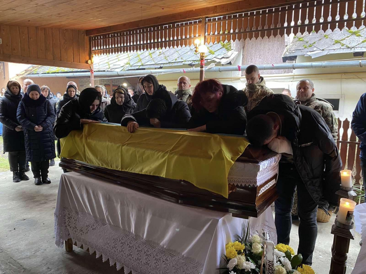 В Тячеві попрощалися із командиром танкового взводу 128-ої бригади