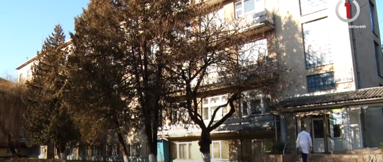 Сучасний апарат у подарунок: лікарня Сваляви отримала новий томограф (ВІДЕО)