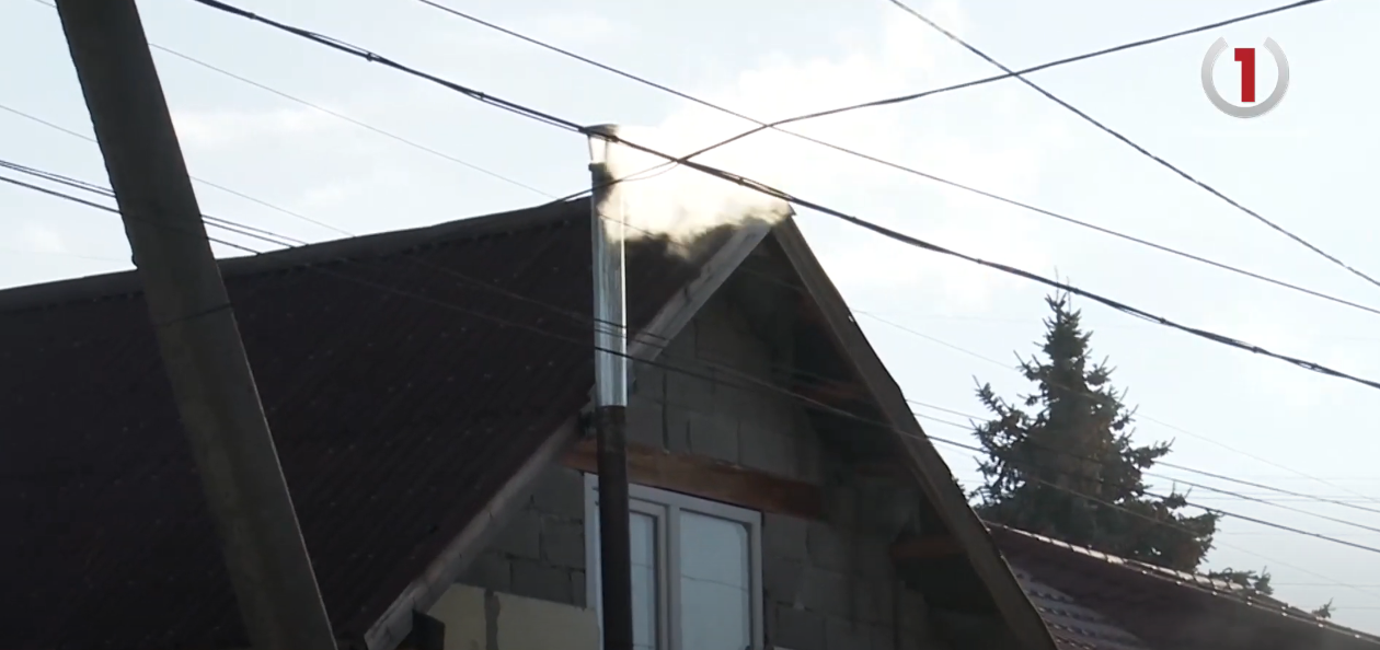 Безкоштовні димові сповіщувачі: працівники ДСНС завітали до проблемних родин Ужгородщини (ВІДЕО)