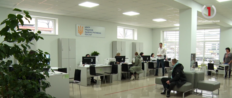 За паспортом – до ЦНАПУ: у Полянській громаді місцевим і ВПО активно надають адмінпослуги (ВІДЕО)
