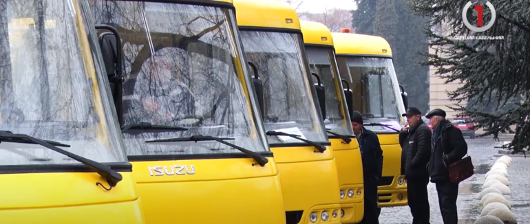 Автобуси для освіти: громади Закарпаття отримали довгоочікуваний транспорт (ВІДЕО)