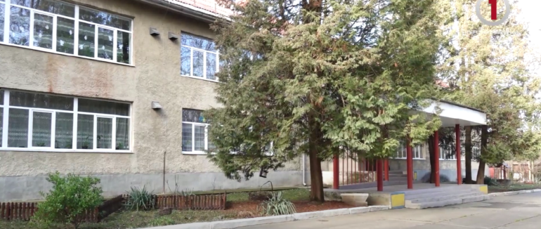 Без світла, але з інтернетом: у Мукачівській гімназії № 9 з’явився інтернет від «ДВС САТ» (ВІДЕО)