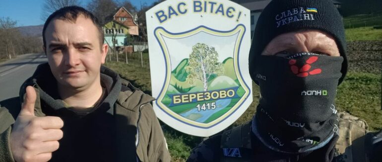 Пішки з Закарпаття на Донбас: чеський волонтер збирає 1,5 мільйона крон для ЗСУ