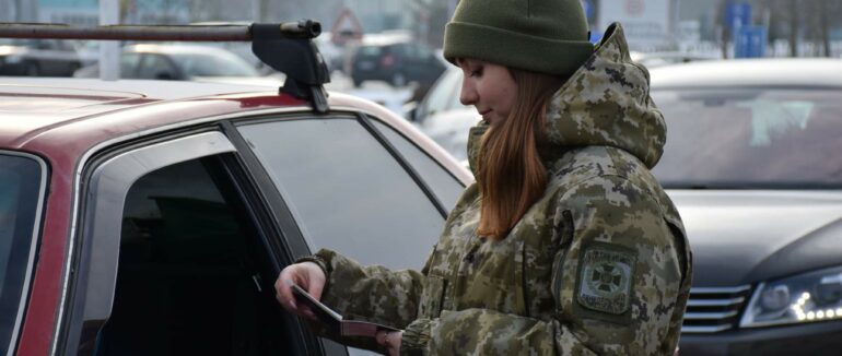 У ПП “Лужанка” прикордонники викрили двох аферистів