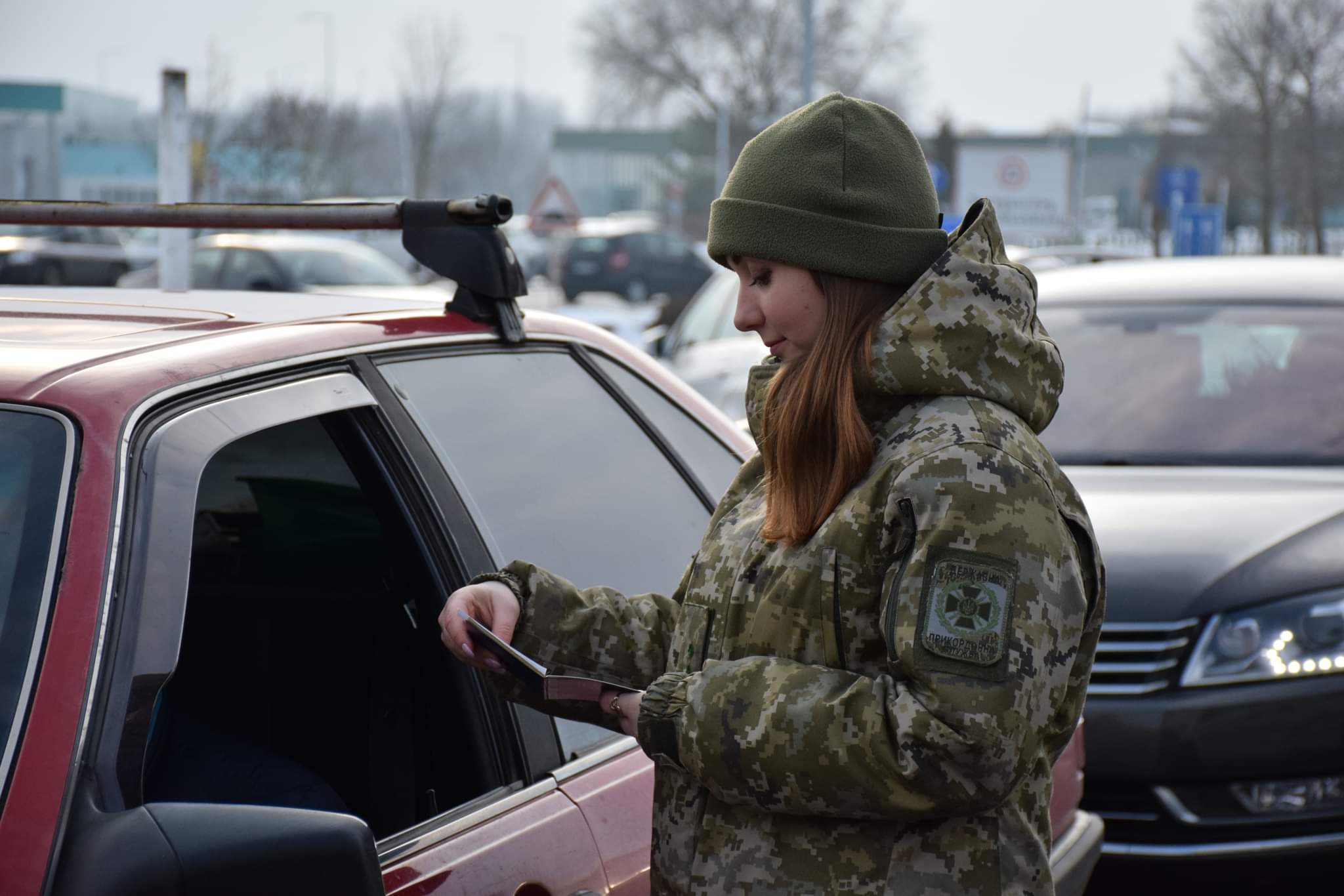 У ПП "Лужанка" прикордонники викрили двох аферистів