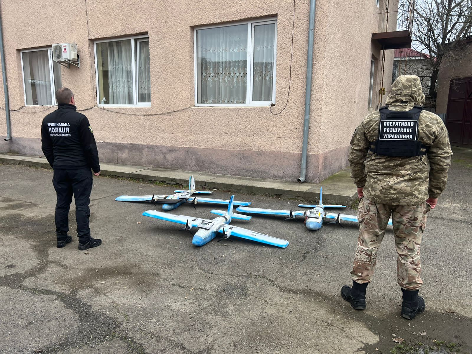 Вилучені у контрабандистів на Закарпатті безпілотники передали бійцям на Херсонщину