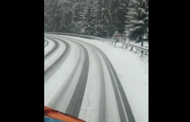 Водіїв просять бути уважними на дорозі: Яблунецький перевал на Закарпатті засипало снігом
