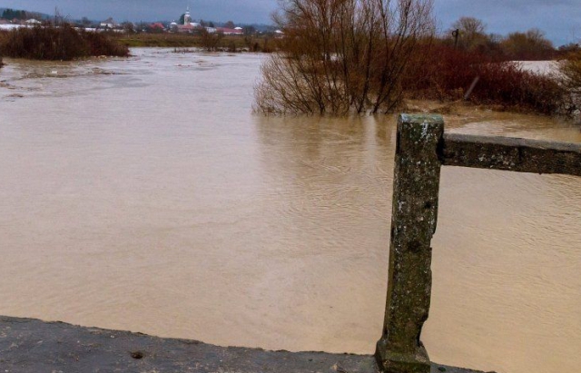 Синоптики попереджають про підняття рівня води у річках на Закарпатті