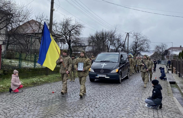 Берегівщина також провела в останню путь полеглого Героя Івана Феєра