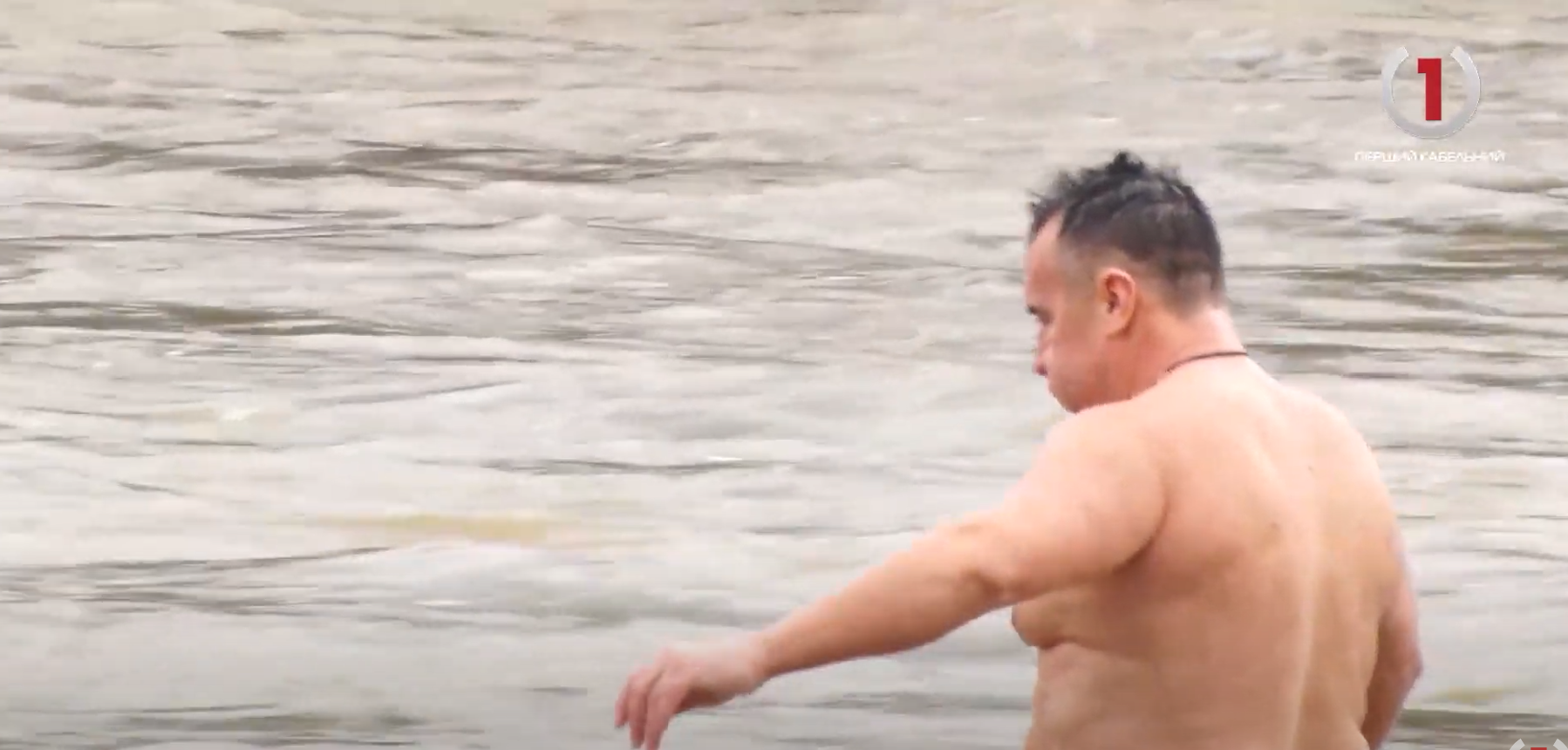 Водохреща під час війни: закарпатці цьогоріч не масово занурювалися у воду (ВІДЕО)