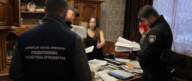 Перевищення службових повноважень: очільниці підрозділу Ужанського НПП вручили підозру