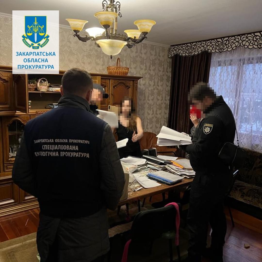 Перевищення службових повноважень: очільниці підрозділу Ужанського НПП вручили підозру