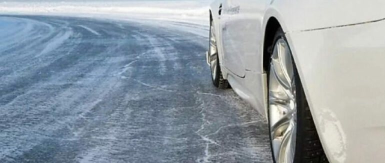 Закарпатці попереджають про ожеледицю на дорогах