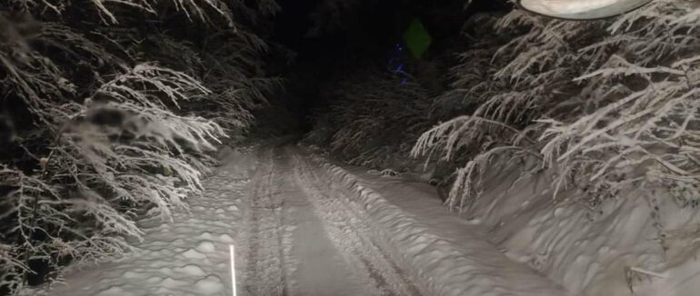 Всю ніч працювала техніка: проїзд на місцевих дорогах на Закарпатті забезпечено