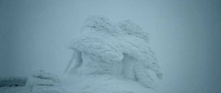 На Рахівщині у горах хуртовина, температура повітря -12°С.