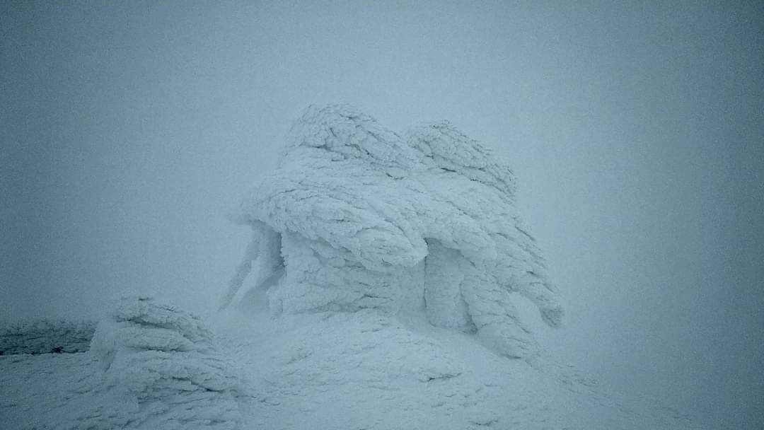 На Рахівщині у горах хуртовина, температура повітря -12°С.