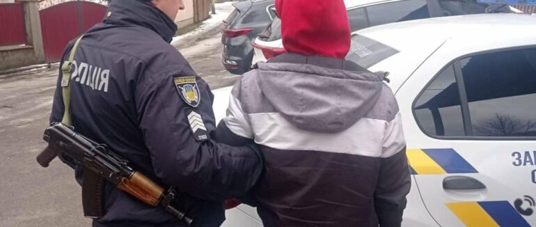 У Рахові затримала 25-річного закарпатця, який був у розшуку