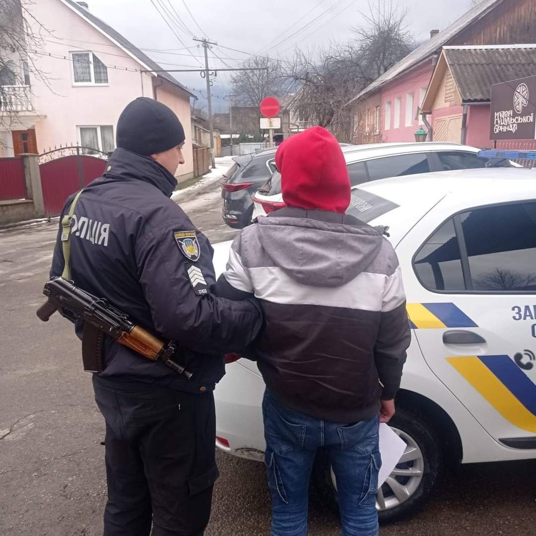 У Рахові затримала 25-річного закарпатця, який був у розшуку