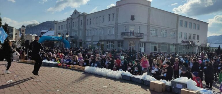 В Хусті відбувся благодійний забіг «Зігрій Героя»: зібрали 80 тисяч гривень для ЗСУ