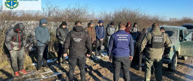На Закарпатті шістьох осіб затримали за організацію незаконного переправлення через кордон