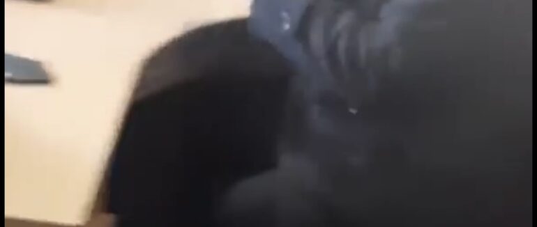 Повалив відвідувачку на підлогу: на Закарпатті між чиновником та жінкою виник конфлікт (ВІДЕО)