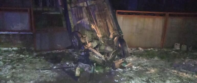 На Виноградівщині авто перекинулося на огорожу: троє травмовано