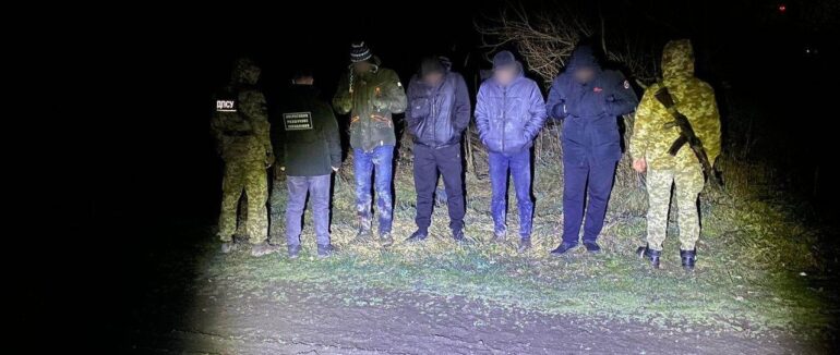 Вчора на Закарпатті прикордонники затримали дві групи чоловіків призовного віку