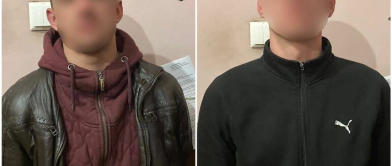 Відібрали гаманець з грошима: у Мукачеві затримали двох крадіїв
