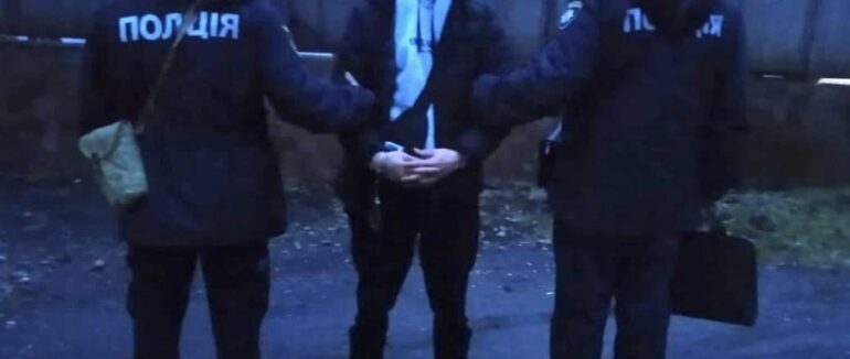 На Хустщині зловмисник викрав майже 30 тисяч доларів з чужого будинку