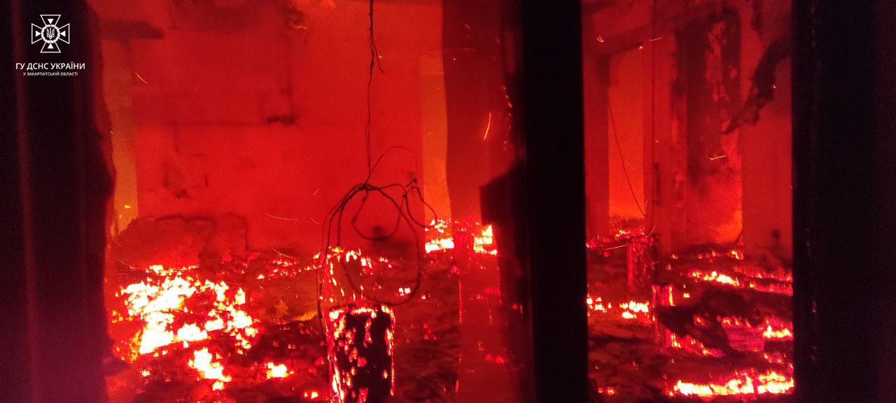 Вночі на Закарпатті трапилася масштабна пожежа