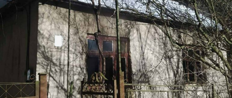 Жінка врятувалася, а брат загинув: у Берегові вогонь охопив будинок