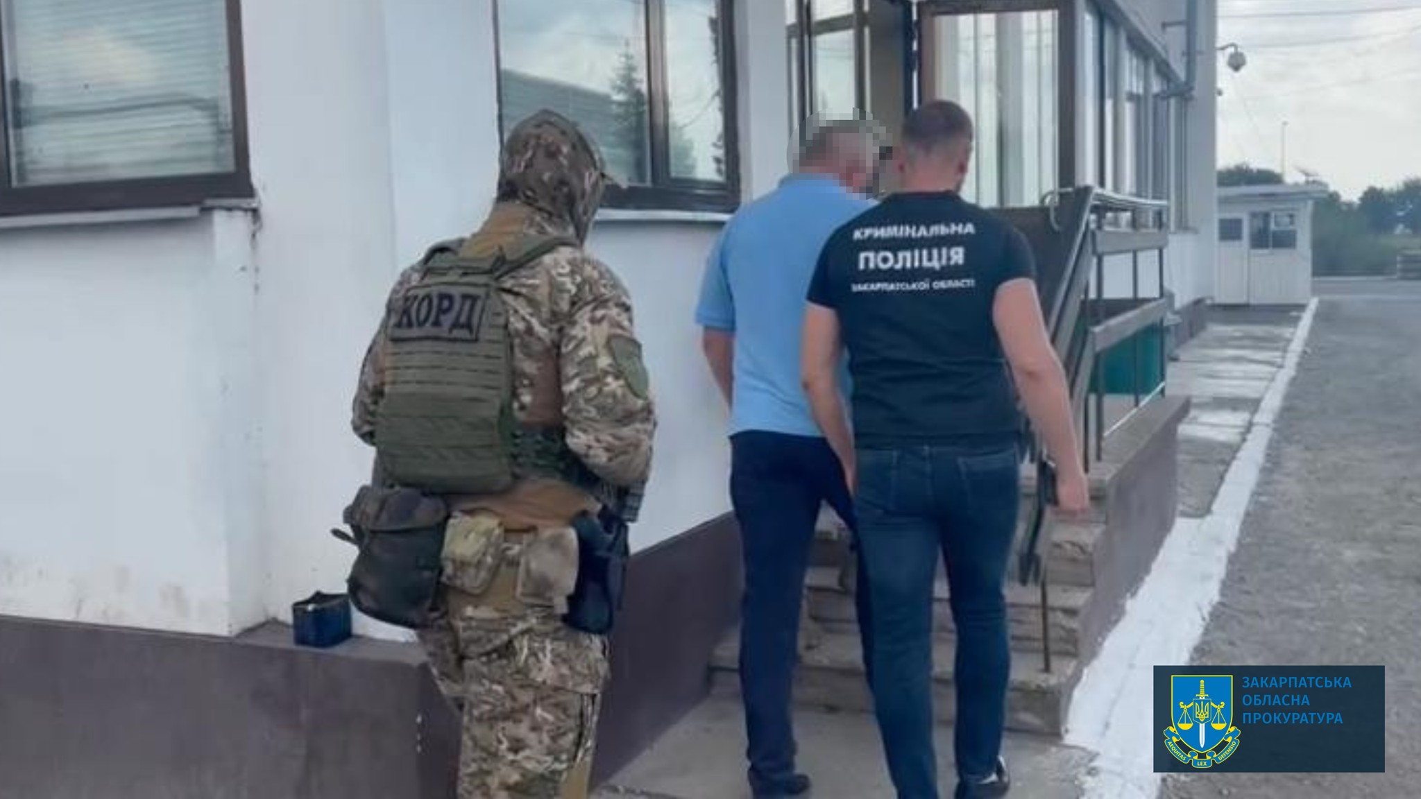 Двох митників із Закарпаття судитимуть за хабар