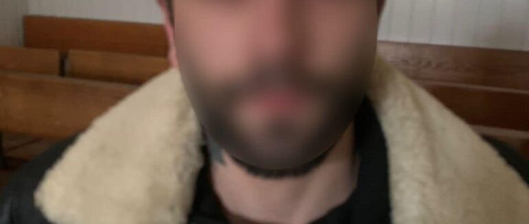 Перед судом постане зловмисник, який з ножем напав на молодого хлопця в селищі Ясіня