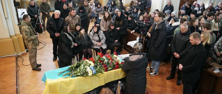 У Мукачеві провели в останню путь Героєм