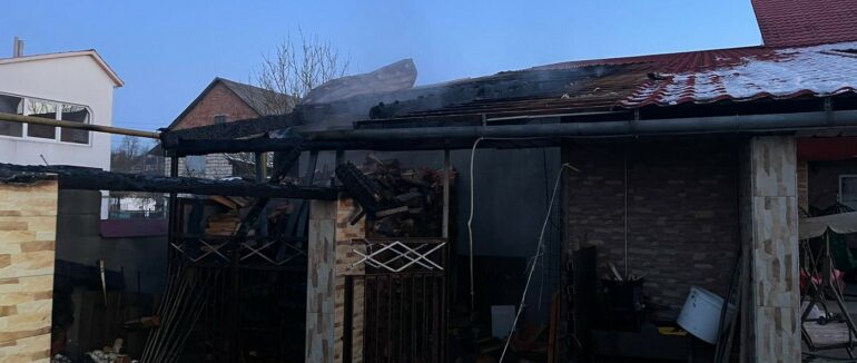 Сусіди помітили вогонь: на Хустщині бійці ДСНС врятували від знищення будинок