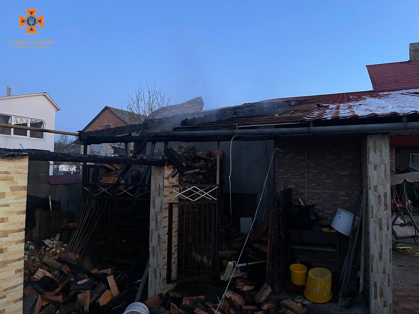 Сусіди помітили вогонь: на Хустщині бійці ДСНС врятували від знищення будинок