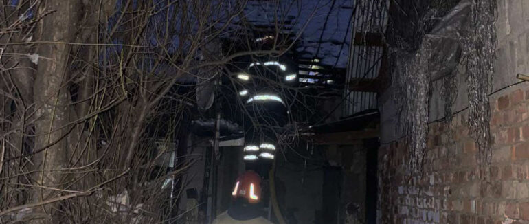 В Ужгороді під час пожежі травмувався чоловік: його госпіталізували до лікарні