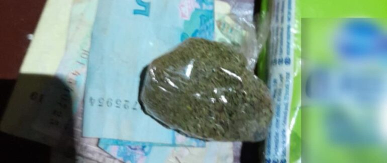 Патрульні затримали двох наркоманів в Ужгороді, одного — в Мукачеві