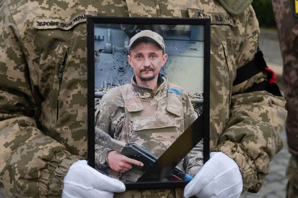 В Ужгороді провели в останню дорогу полеглого у війні Василя Міовканича